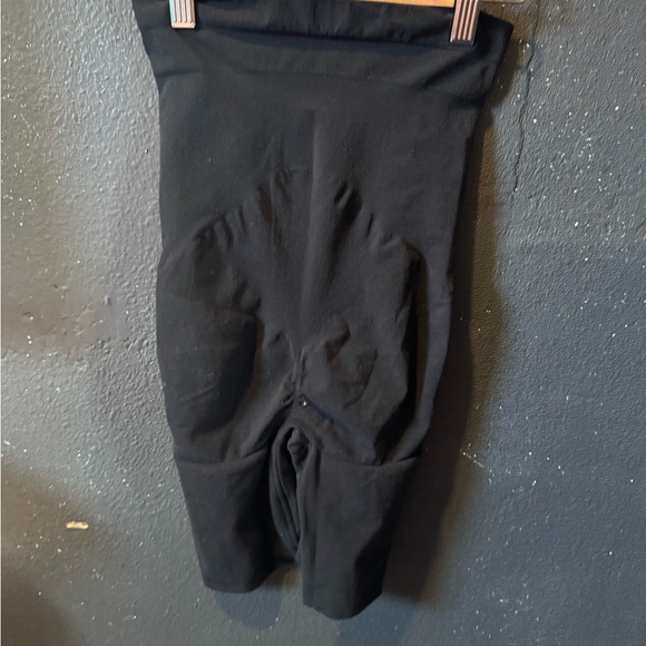 SPANX Black Shorts Tummy Control Shapewear NWOT - Picture 4 of 5